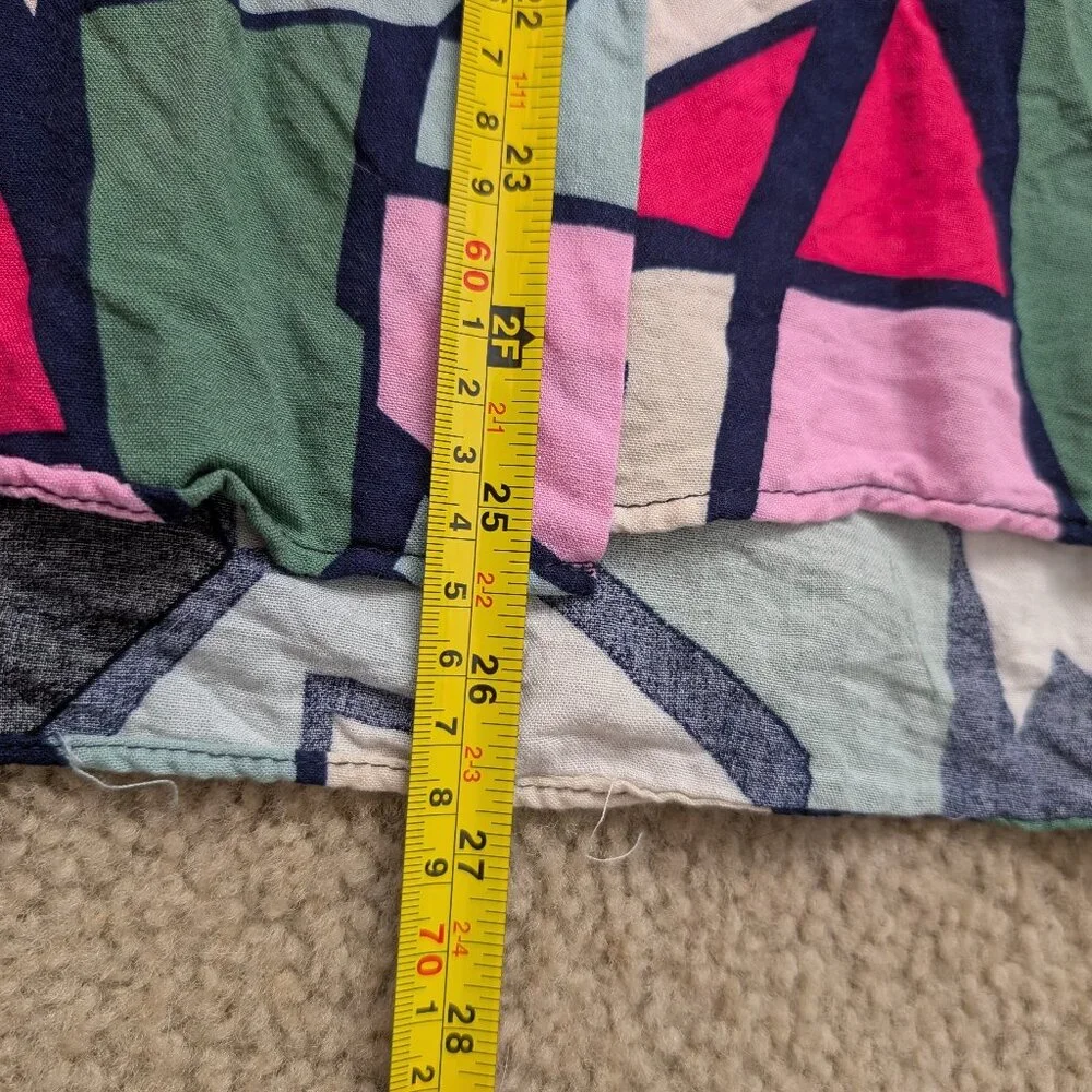 Geometric Patterned Button-Up Shirt - Picture 7 of 9